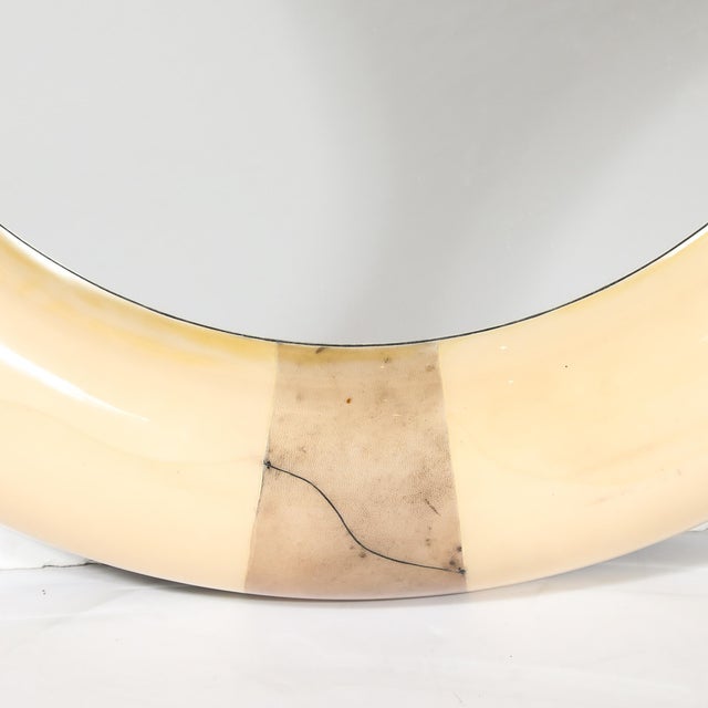 Karl Springer Mid-Century Modernist Cream Lacquered Goat Skin Round Mirror by Karl Springer For Sale - Image 4 of 10