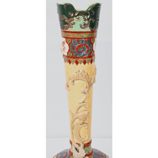 Early 20th Century Pair of Japanese Imperial Meiji Period Porcelain Vases For Sale - Image 5 of 9