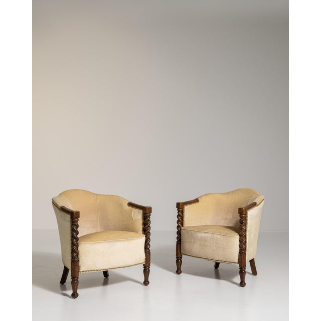 Jacobean Early 20th Century Jacobean Brown Wood Pair of Club Chairs For Sale - Image 3 of 12