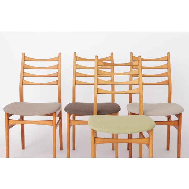 Set of 4 Vintage Dining Chairs, Beech Wood, Germany, 1970s Unknown manufacturer A charming set of vintage dining chairs...