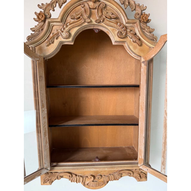 1970s Italian Hollywood Regency Carved Wood Two-Door Hanging Wall Cabinet For Sale - Image 9 of 13