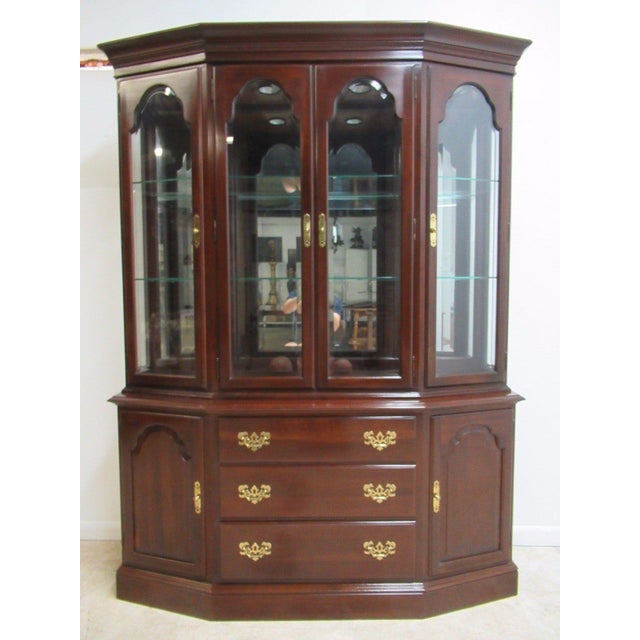 Ethan Allen Court Chippendale China Breakfront Display