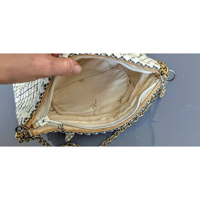 Mid-Century Modern Original Whiting & Davis White Metal Mesh Purse With Golden Chain Handles For Sale - Image 3 of 5