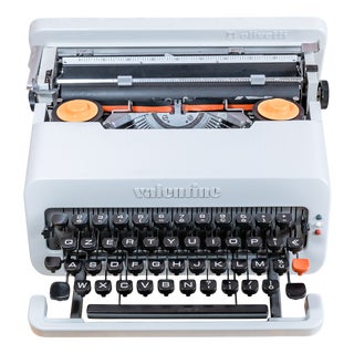 White Olivetti Valentine Typewriter, 1970 For Sale