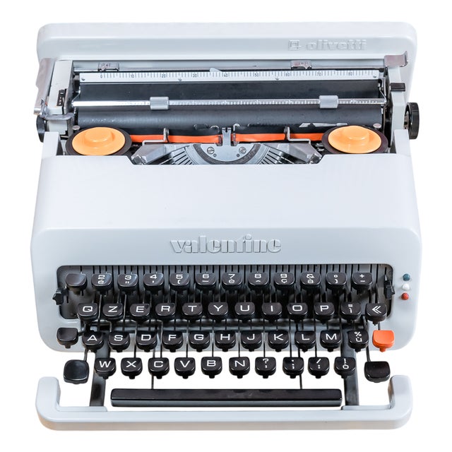 White Olivetti Valentine Typewriter, 1970 For Sale