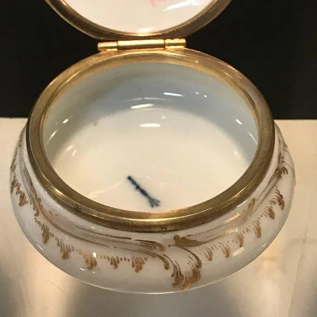 Late 19th Century Kpm Shell and Flower Motif Cabinet or Patch Box For Sale In West Palm - Image 6 of 11