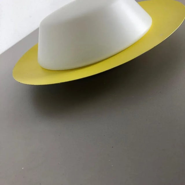 White Large Yellow Wall Light in Metal & Opaline Glass in the style of Stilnovo, Italy, 1960s For Sale - Image 8 of 18