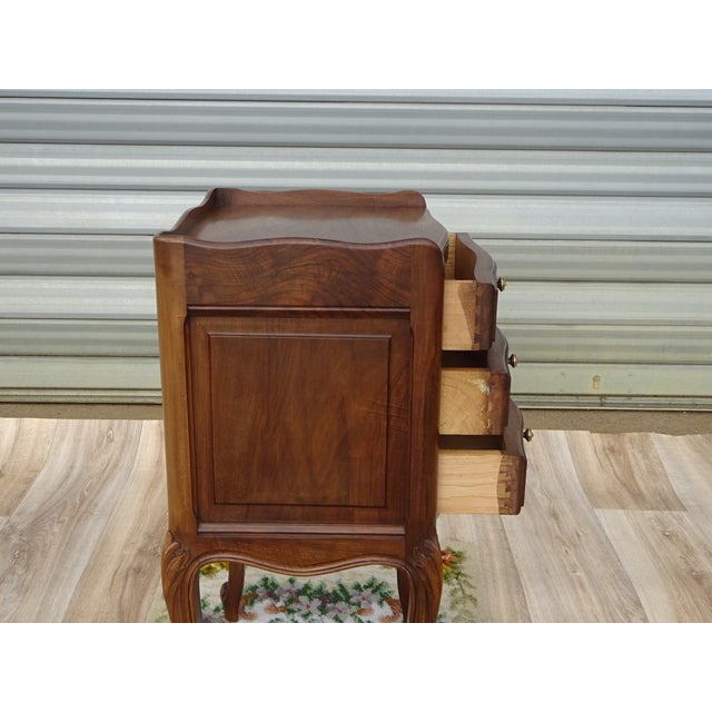 Louis Xv Style Walnut Bedside Table, 1960s For Sale - Image 16 of 18