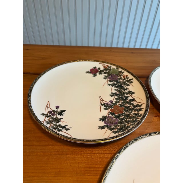 1930s Set of 5 William Rae Japanese Satsuma Hand-Painted Porcelain Plates With Gilt Accents For Sale - Image 4 of 10