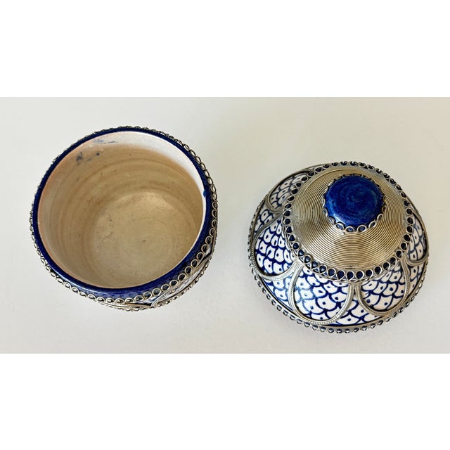 Vintage Moroccan Fez Pottery Jobbana Jar with Silver Filigree, circa 1980s A beautiful handcrafted Moroccan Fez (Fès)...