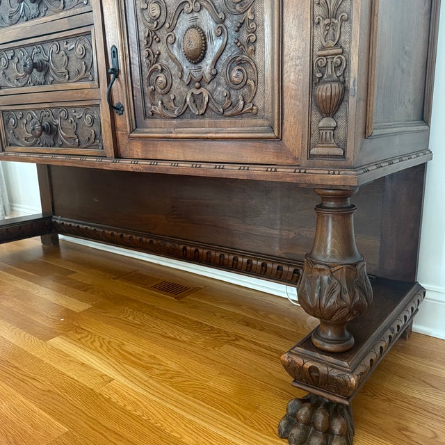 1900 - 1909 Antique American Renaissance Revival Carved Oak Sideboard Buffet, Circa 1890–1910 For Sale - Image 5 of 9