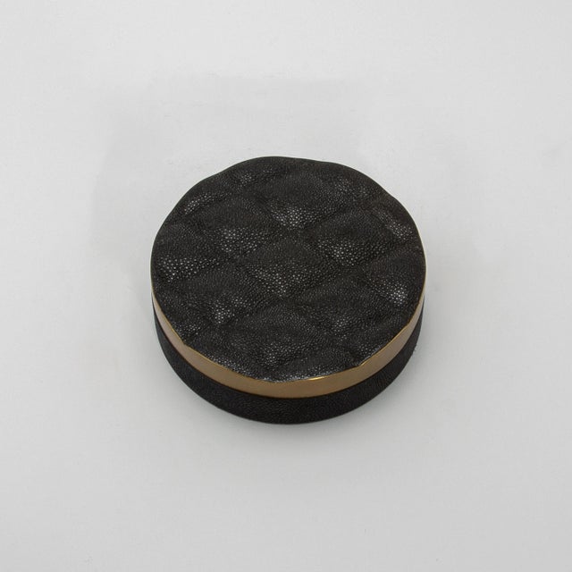 2020s Set of 2 Quilted Boxes in Black Shagreen With Bronze Patina Brass by Kifu Paris For Sale - Image 5 of 7