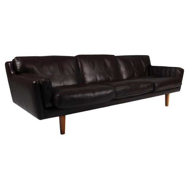 Brown V11A 3-Seater Sofa by Illum Wikkelsoe for Holger Christensen, 1960s For Sale - Image 8 of 8