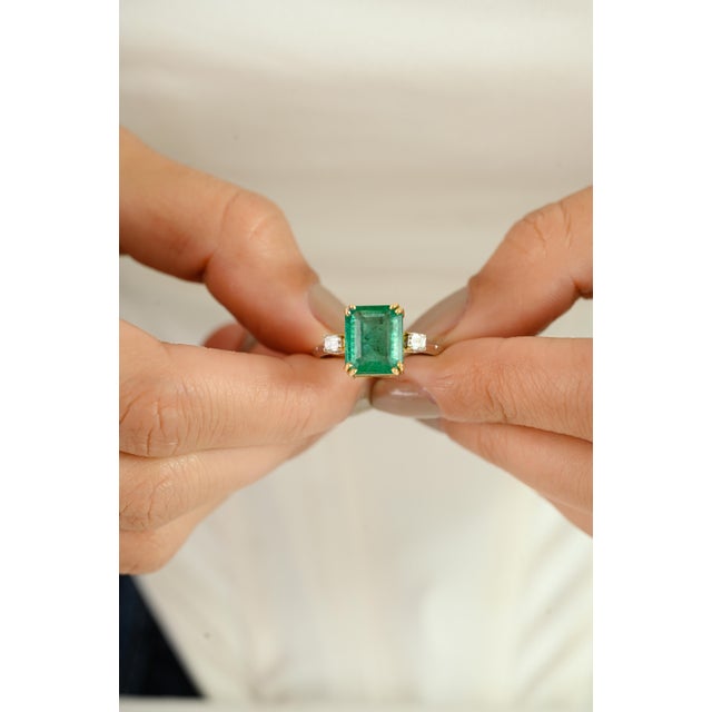 Metal Two Tone 18k Gold Genuine Emerald Three Stone Ring Size 5 For Sale - Image 7 of 13