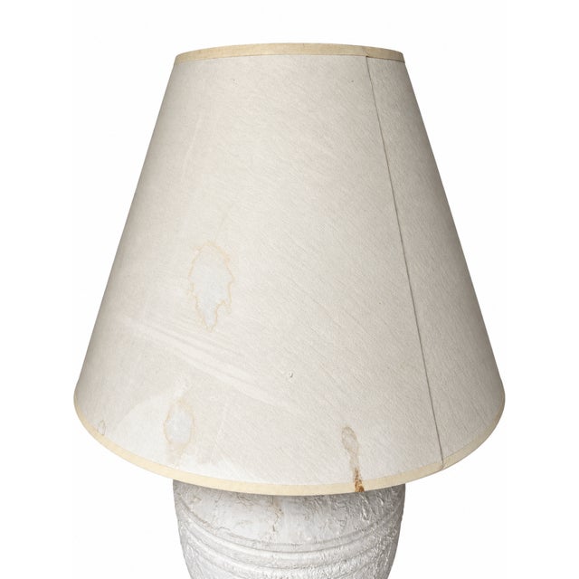 Textile 1980s White Textured Urn Table Lamp With Raised Bands and Cream Empire Shade For Sale - Image 7 of 9