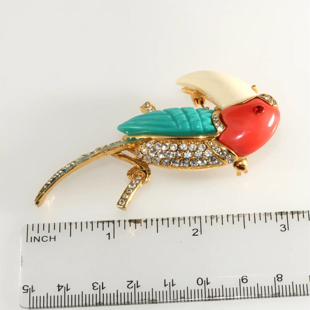 Abstract Vintage Toucan Bird Brooch Gold-Plated With Resin and Rhinestones For Sale - Image 3 of 3