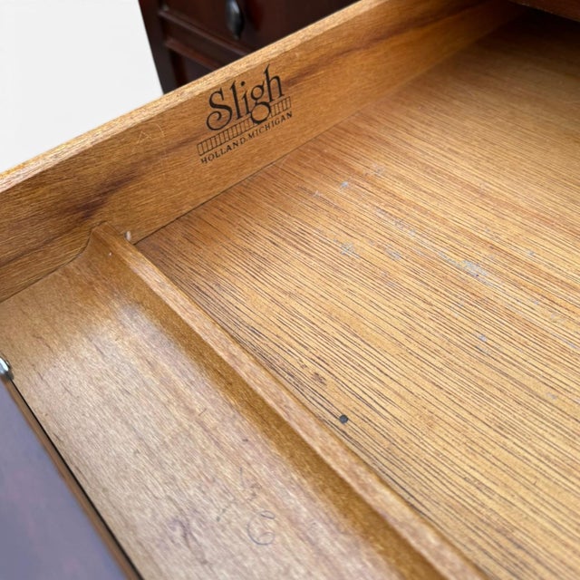Brown Vintage Sligh Solid Mahogany Queen Anne Writing Desk – Green Leather Top For Sale - Image 8 of 15