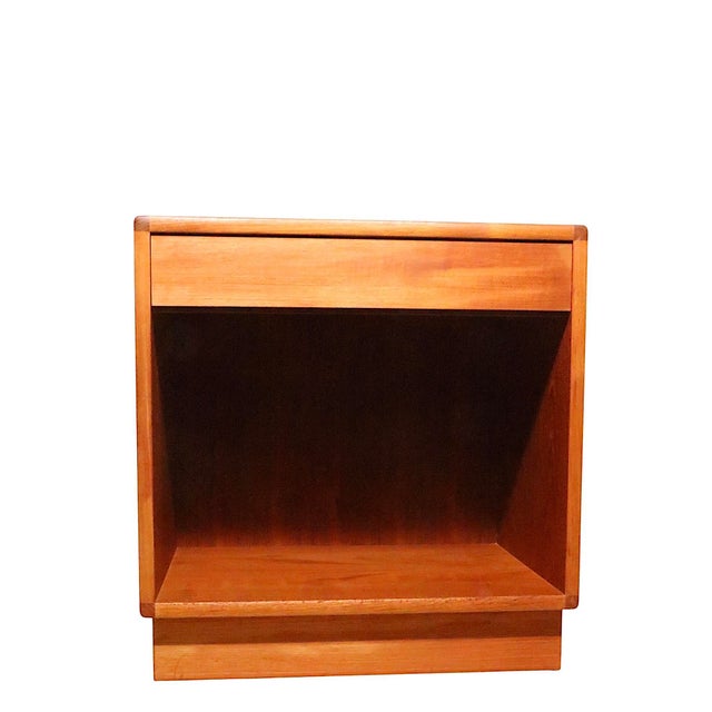 Pair of Danish Mid Century Modern Nightstands by the Interform Collection For Sale In New York - Image 6 of 16