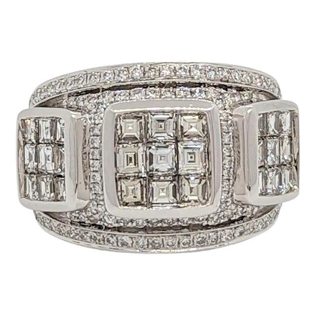 White Diamond Round and Square Design Ring in 18K White Gold, size 6 For Sale