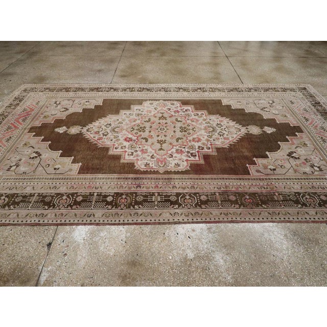 Galerie Shabab Collection Mid-20th Century Turkish Anatolian Gallery Carpet For Sale In New York - Image 6 of 10