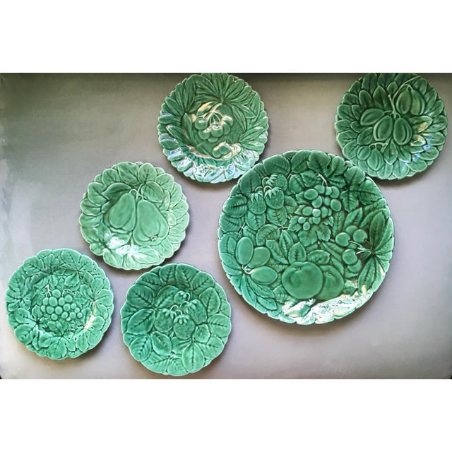 Vintage Sarraguemines Fruit Patterned Green Glaze Serving Platter & Small Plates Set- 6 Pieces For Sale - Image 11 of 13