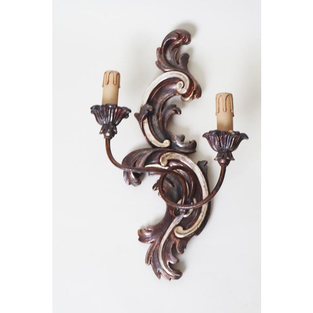 Italian Baroque Hand-Carved Wall Lights in Wood & Metal, 1950s, Set of 2 For Sale - Image 6 of 13