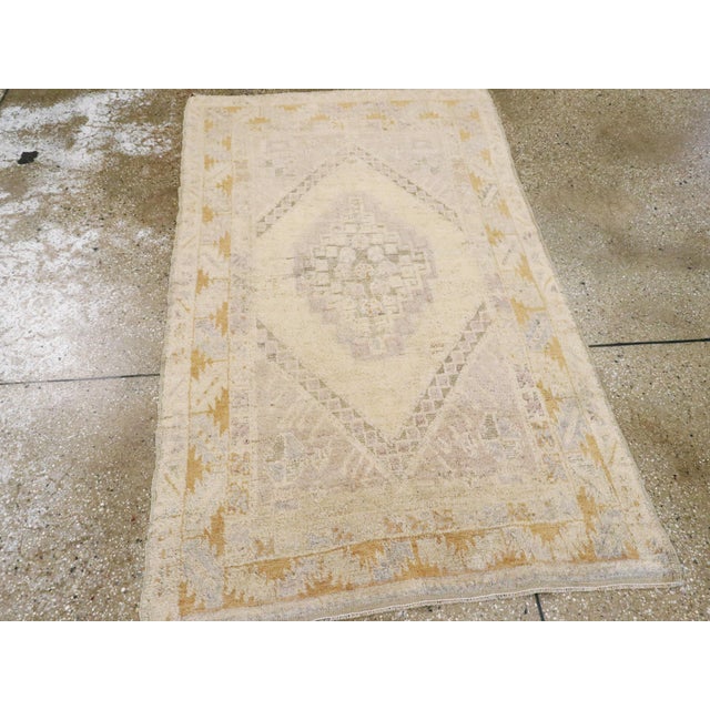 Mid 20th Century Galerie Shabab Collection Mid-20th Century Turkish Oushak Rug For Sale - Image 5 of 9