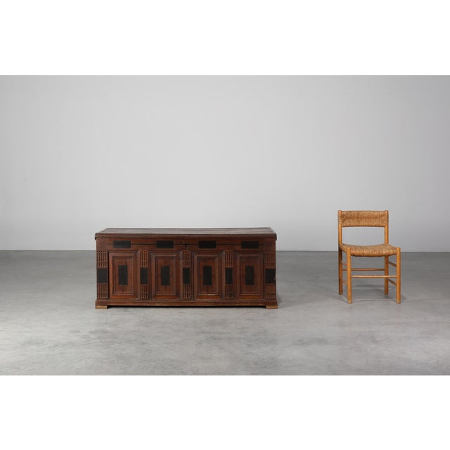 French Oak Storage Trunk or Linen Chest, 17th Century For Sale - Image 4 of 18