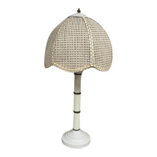 Vintage Mid-Century Modern White Faux Bamboo Wicker Shade Table Lamp For Sale