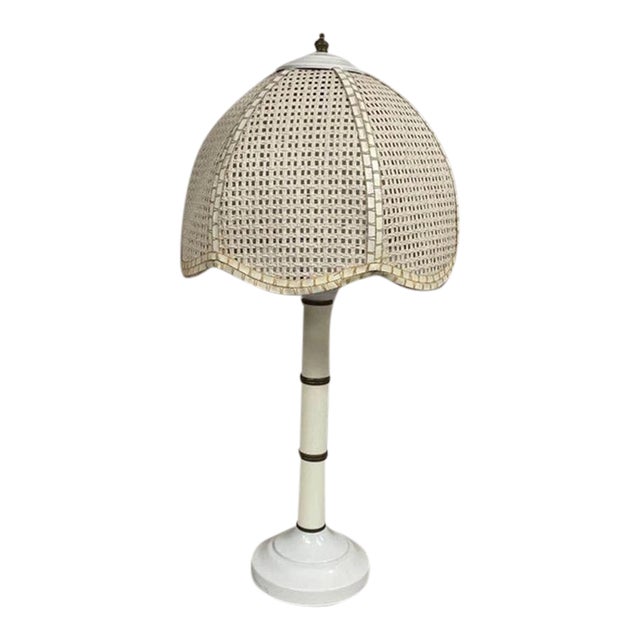 Vintage Mid-Century Modern White Faux Bamboo Wicker Shade Table Lamp For Sale