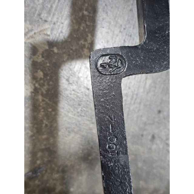 Late 20th Century Virginia Metalcrafters Williamsburg Brass Fireplace Andirons Cw 100-2 W Logholders For Sale - Image 11 of 12