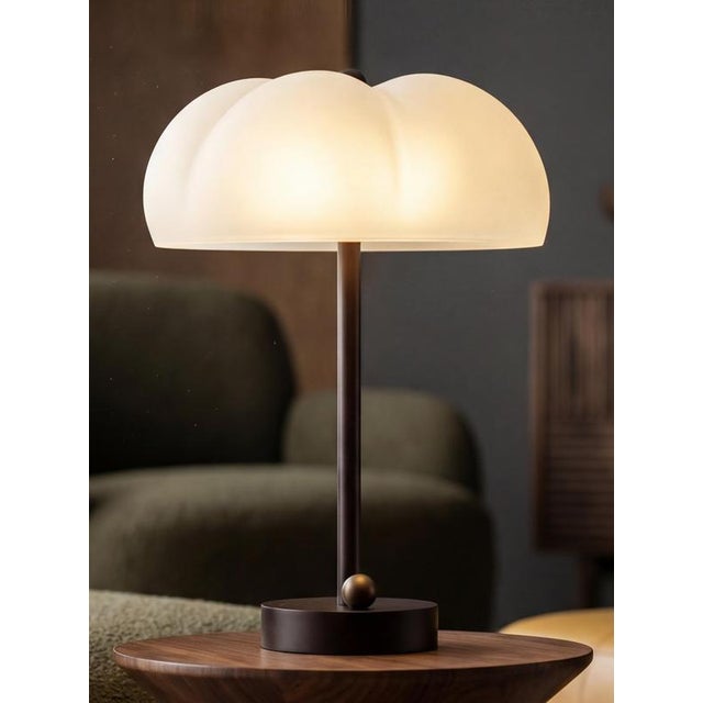 Hana md table lamp in borosilicate glass & brass finish by schwung dimensions: ø 34 x h 48,5 cm materials: borosilicate...
