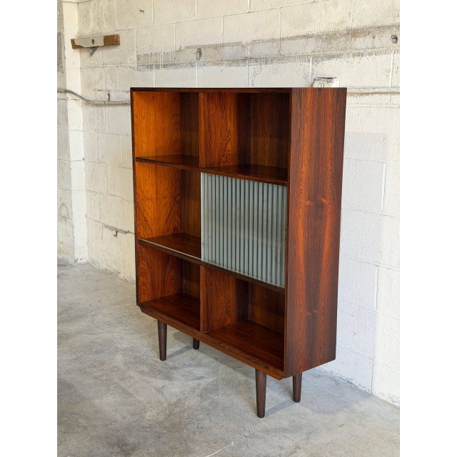 1960s Rosewood Bookcase Ith Ribbed Sliding Glass Doors Mid-Century Modern Denmark 1960s For Sale - Image 5 of 10