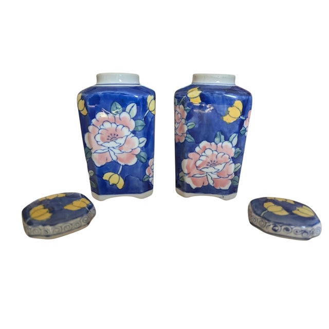 Mid 20th Century Vintage Chinoiserie Blue and Pink Floral Ceramic Jars- A Pair For Sale - Image 5 of 10