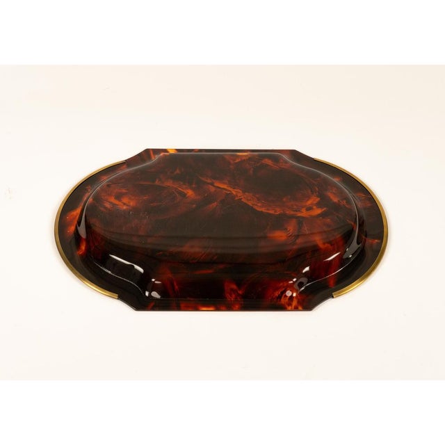 Serving Tray in Effect Tortoiseshell Acrylic Glass & Brass by Guzzini, Italy, 1970s For Sale - Image 12 of 13
