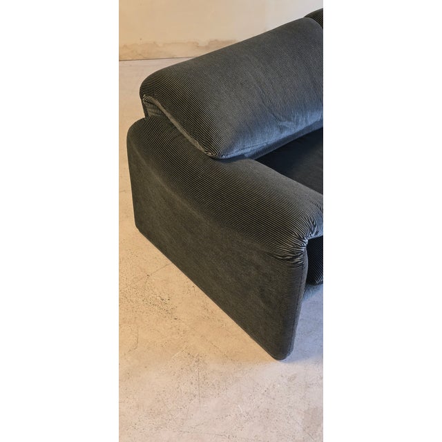 Maralunga 2-Seater Sofa in Black and Grey Velvet Fabric from Cassina, 1980s For Sale - Image 10 of 14