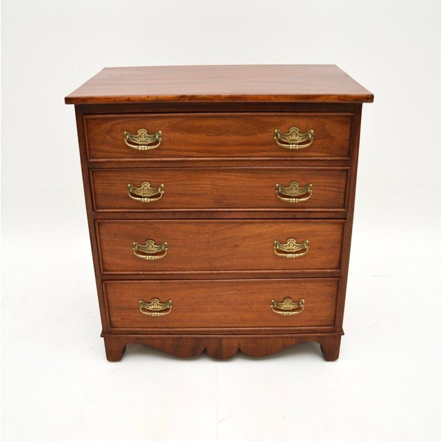 A wonderful antique chest of drawers. This was made in England, it dates from around the 1890’s period. It is of...