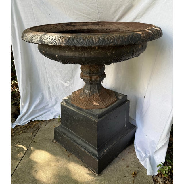 Antique Large Cast Iron Planter on Plinth With Rare Daisy Pattern For Sale In Chicago - Image 6 of 10