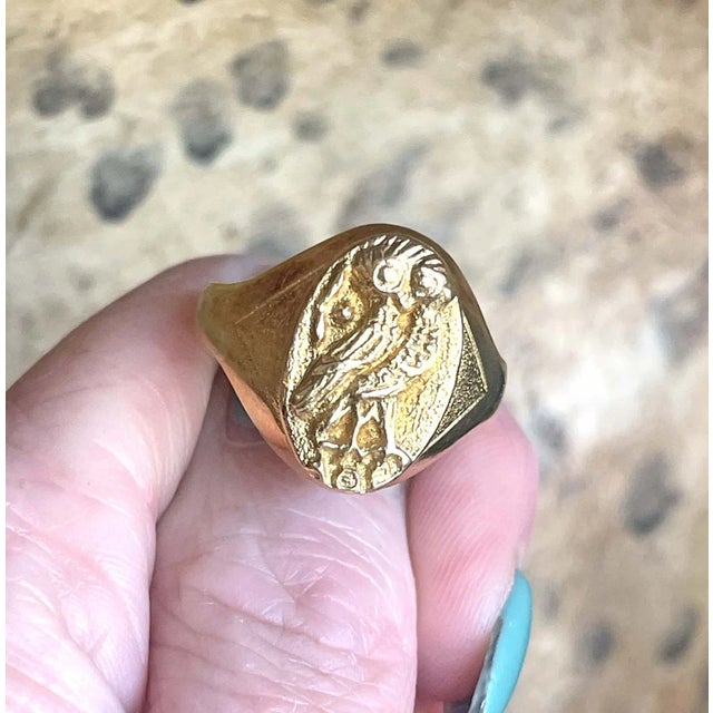 1970s Mid-Century Modern Owl of Athena 18k Gold Ring Coin Vibes For Sale In Madison - Image 6 of 9