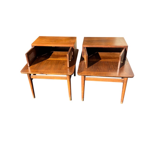 Mid-Century Modern Mid Century Modern Vintage End Side Tables or Nightstands Attributed to Martinsville For Sale - Image 3 of 12