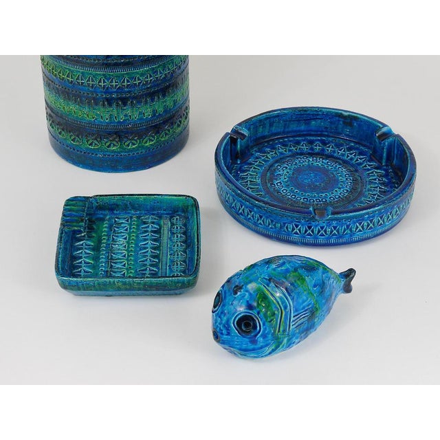 1950s Large Mid-Century Round Rimini Blue Glazed Ashtray attributed to Aldo Londi for Bitossi, 1950s For Sale - Image 5 of 14