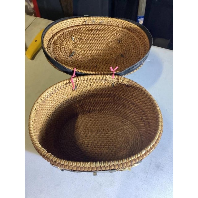 Antique Chinese Woven Wedding Basket With Silk Appliqué Decorative Basket For Sale - Image 4 of 10