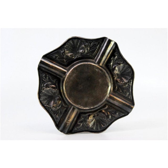 Silver Ashtray with Shell-Shaped Reliefs For Sale - Image 4 of 7