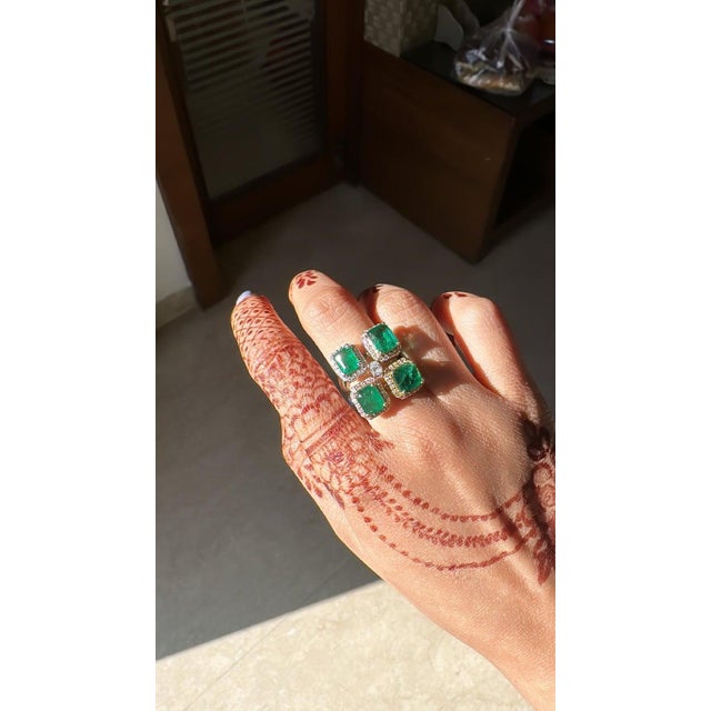 Set in 18k Gold, 6.70 Carats, Natural Zambian Emerald & Diamonds Cluster Ring, Size 6 For Sale - Image 10 of 11
