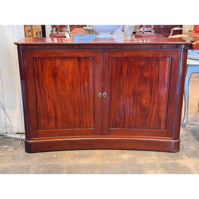 English 19th Century George III Concave Cabinet For Sale - Image 3 of 14