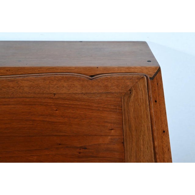 Brown 18th century Louis XV Scriban Chest of Drawers in Walnut For Sale - Image 8 of 18