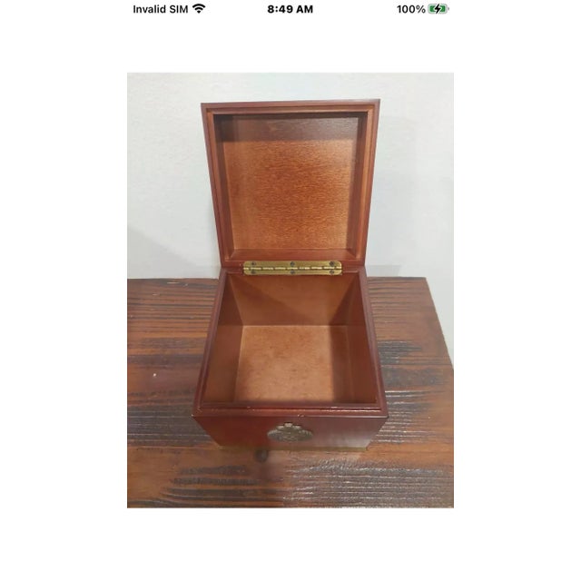Classic vintage mahogany and brass hinged lidded box from the beloved Bombay Company. Gorgeous!