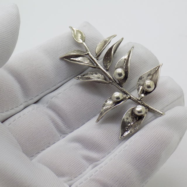 Crafted in the 1980s/1990s, this charming holly-themed Christmas decoration figurine is a fine example of Italian...