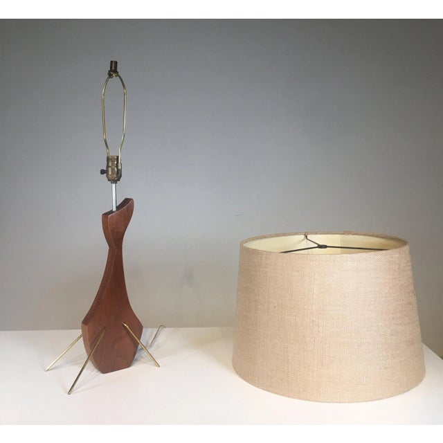 1960s Mid-Century Modern Brass and Walnut Table Lamp For Sale - Image 5 of 6
