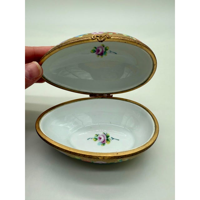1950s Vintage Camille Le Tallec Hand-Painted Egg-Shaped Limoges Trinket Box – Paris, France For Sale - Image 4 of 6
